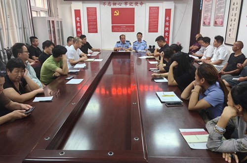 民權(quán)縣綠洲街道辦事處市場監(jiān)管所開展大型聚餐餐飲服務(wù)單位食品安全培訓(xùn)